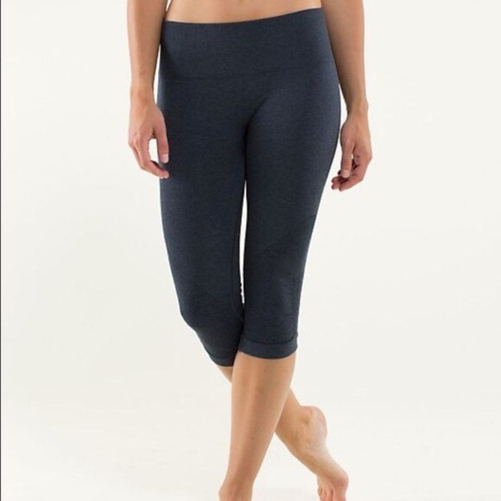 Lululemon Ebb to Street Crop Yoga pants size 8